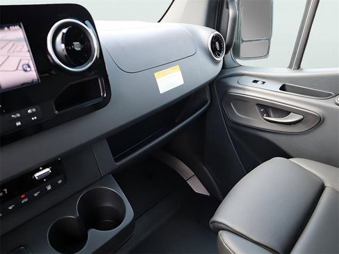 New 2025 Mercedes-Benz Sprinter 2500 image 38
