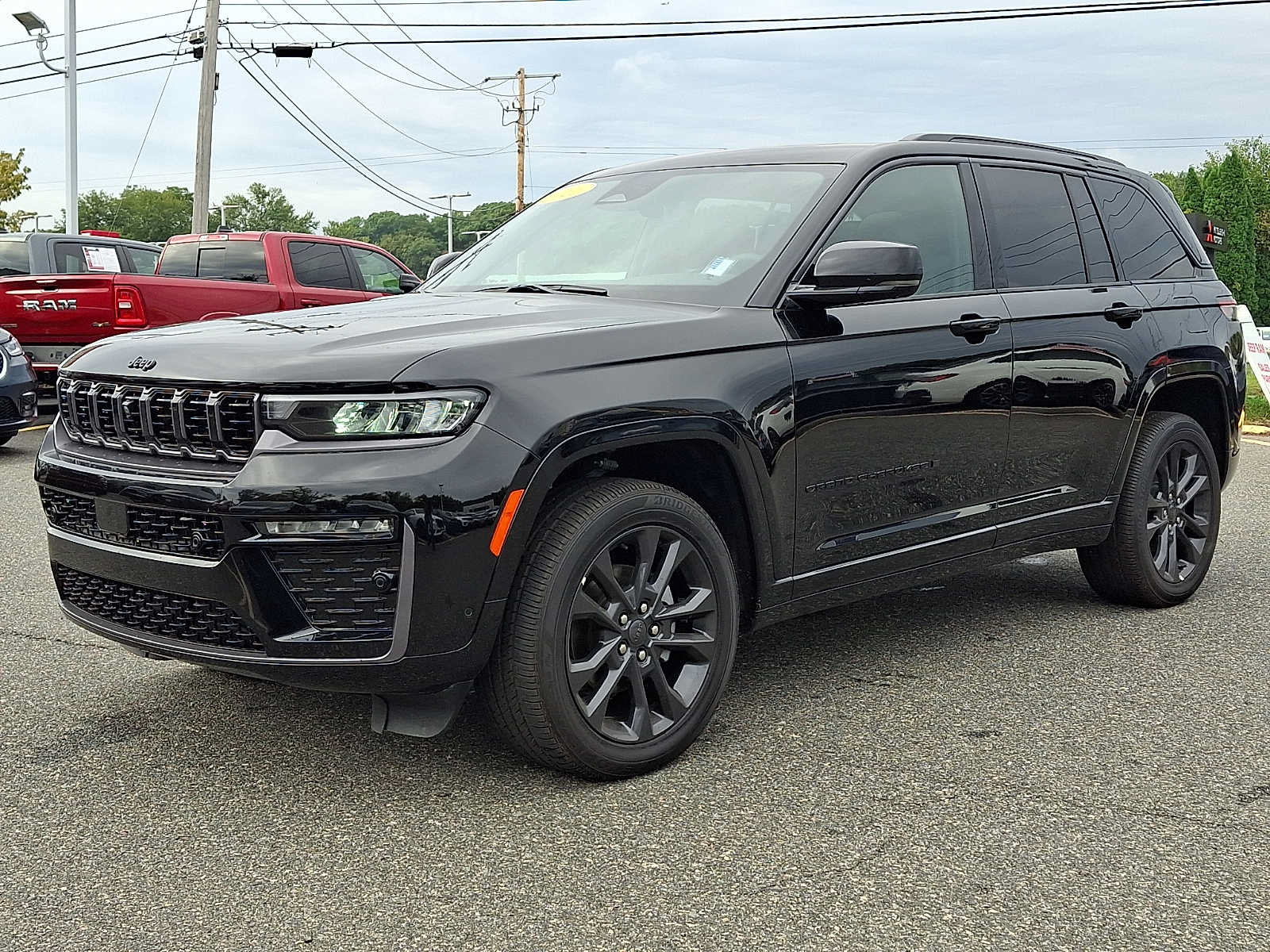 Used 2026 Jeep Grand Cherokee Limited AWD/4WD image 3