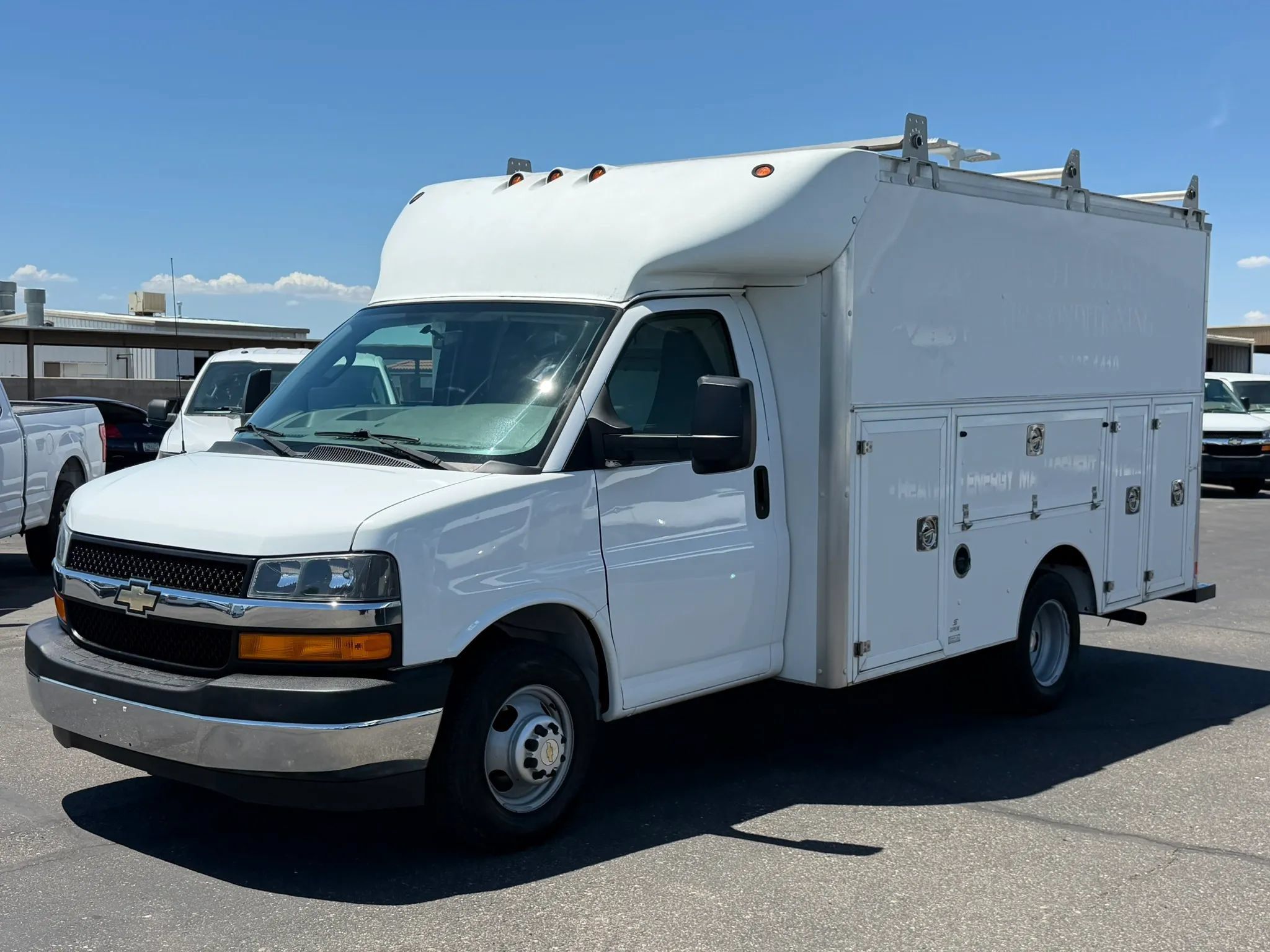 Used 2018 Chevrolet Express 3500 w/ Chrome Appearance Package RWD image 1