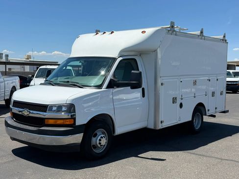 Used 2018 Chevrolet Express 3500 w/ Chrome Appearance Package RWD image 1