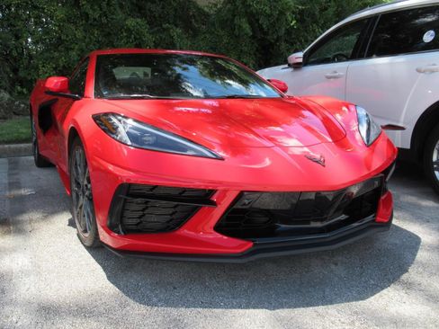 Used 2024 Chevrolet Corvette Stingray Preferred Cpe w/ Z51 Performance Package RWD image 3