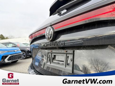 Used 2025 Volkswagen Tiguan SE R-Line image 29