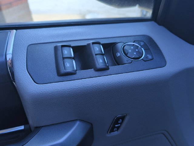 Used 2018 Ford F150 XLT w/ Equipment Group 302A Luxury AWD/4WD image 13