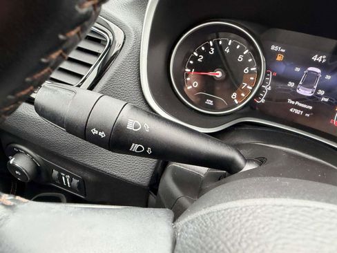 Used 2020 Jeep Compass Limited image 29