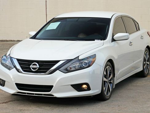 Used 2017 Nissan Altima 2.5 SR FWD image 41