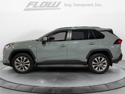 Used 2021 Toyota RAV4 XLE Premium image 4