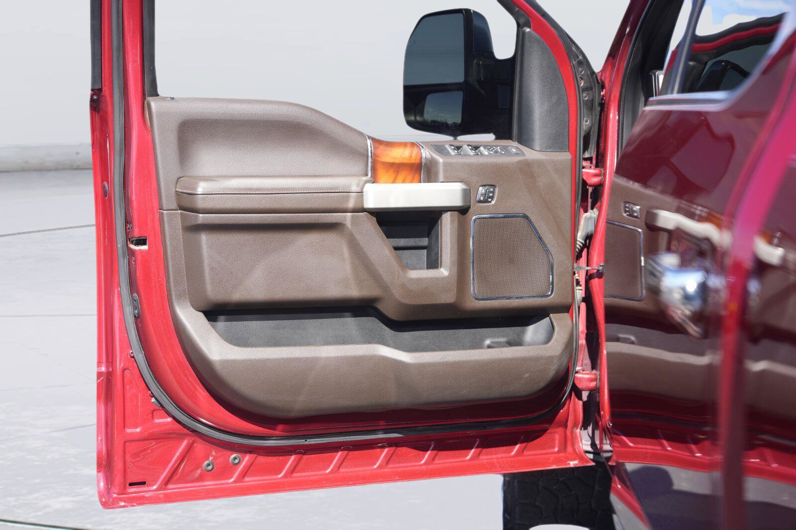Used 2021 Ford F350 King Ranch w/ King Ranch Ultimate Package AWD/4WD image 31