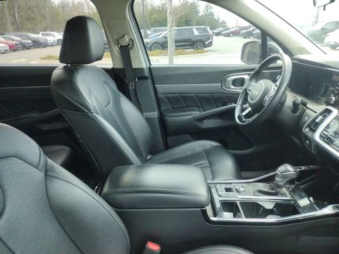 Used 2022 Kia Sorento SX image 4