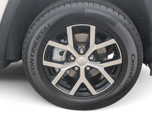 Used 2025 Jeep Grand Cherokee Limited RWD image 5