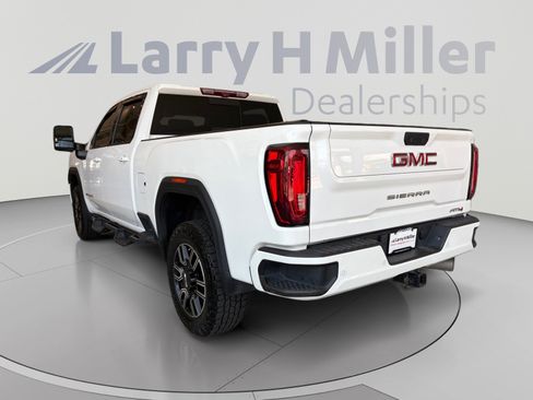 Used 2022 GMC Sierra 2500 AT4 w/ AT4 Premium Plus Package AWD/4WD image 3