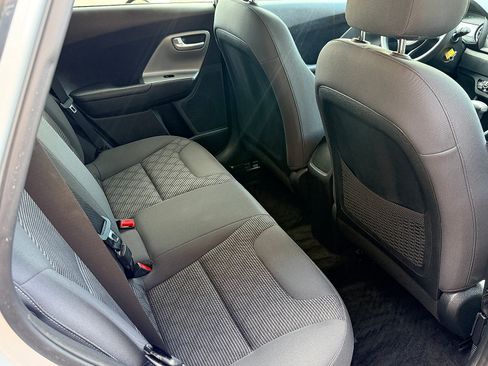 Used 2018 Kia Niro FE FWD image 31
