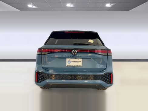 New 2026 Volkswagen Tiguan SE R-Line FWD image 10