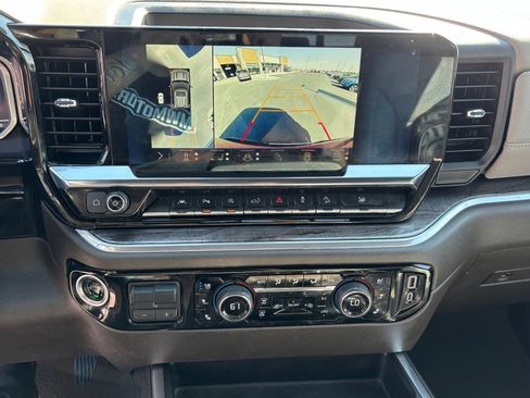 Used 2024 Chevrolet Silverado 1500 LTZ AWD/4WD image 19