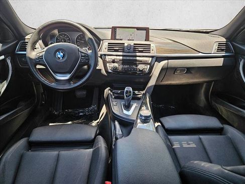 Used 2018 BMW 330i xDrive Sedan AWD/4WD image 19