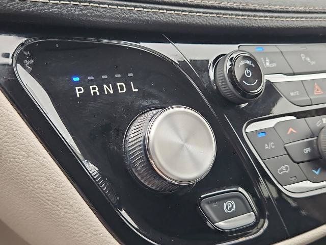 Used 2023 Chrysler Pacifica Touring-L FWD image 15