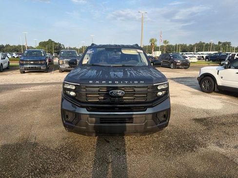 Used 2025 Ford Expedition Max Active RWD image 2