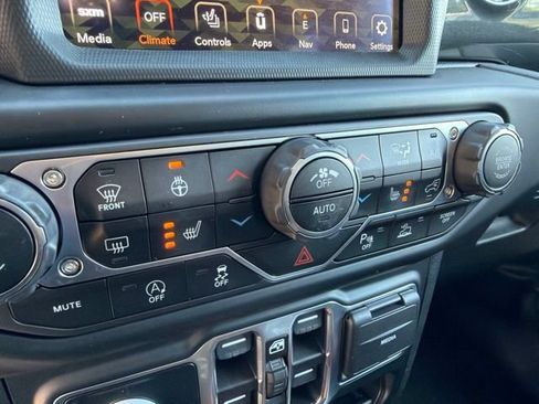 Used 2023 Jeep Wrangler Unlimited Sahara AWD/4WD image 19