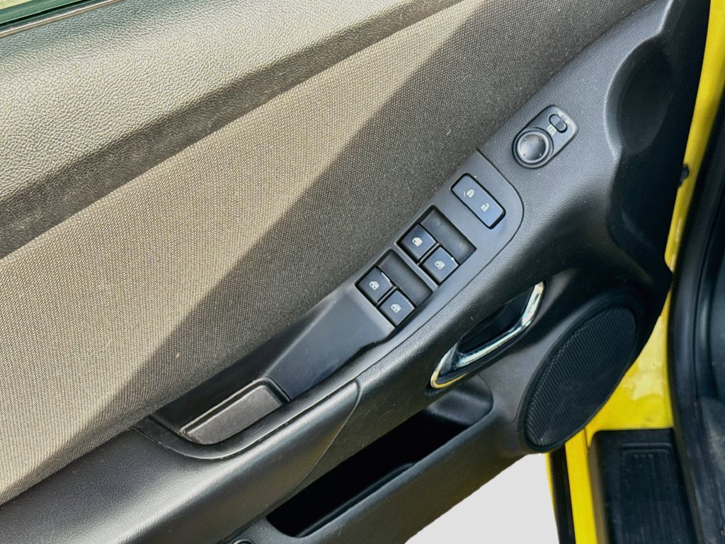 Used 2015 Chevrolet Camaro LT RWD image 18