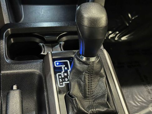 Used 2021 Toyota Tacoma SR5 AWD/4WD image 16