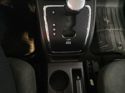 Used 2017 Jeep Patriot Latitude AWD/4WD image 30