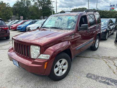 Used 2009 Jeep Liberty Sport w/ Popular Equipment Group AWD/4WD image 3