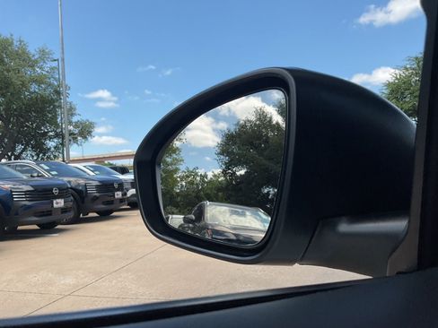 Used 2025 Nissan Altima 2.5 SV FWD image 16