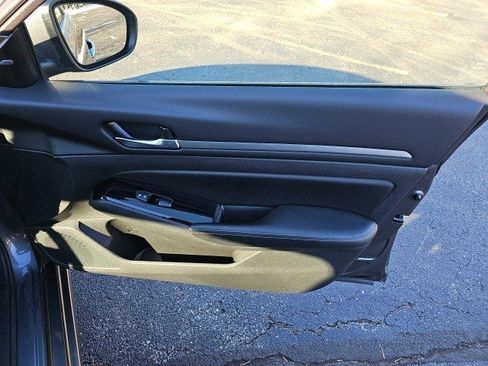 Used 2023 Nissan Altima 2.5 SV image 15