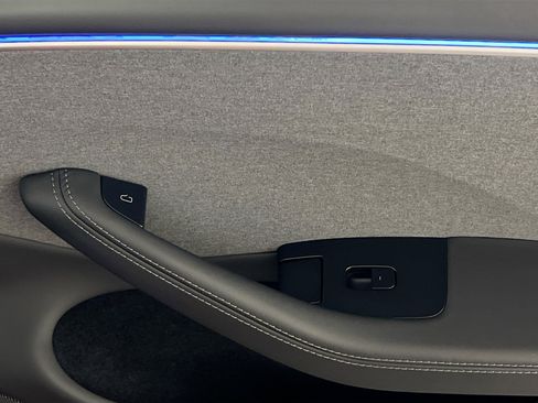 Used 2024 Tesla Model 3 Standard Range image 31