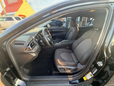 Used 2020 Toyota Camry LE image 11