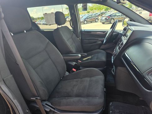 Used 2020 Dodge Grand Caravan SE image 9