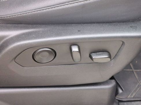 Used 2022 Chevrolet Suburban LT image 40