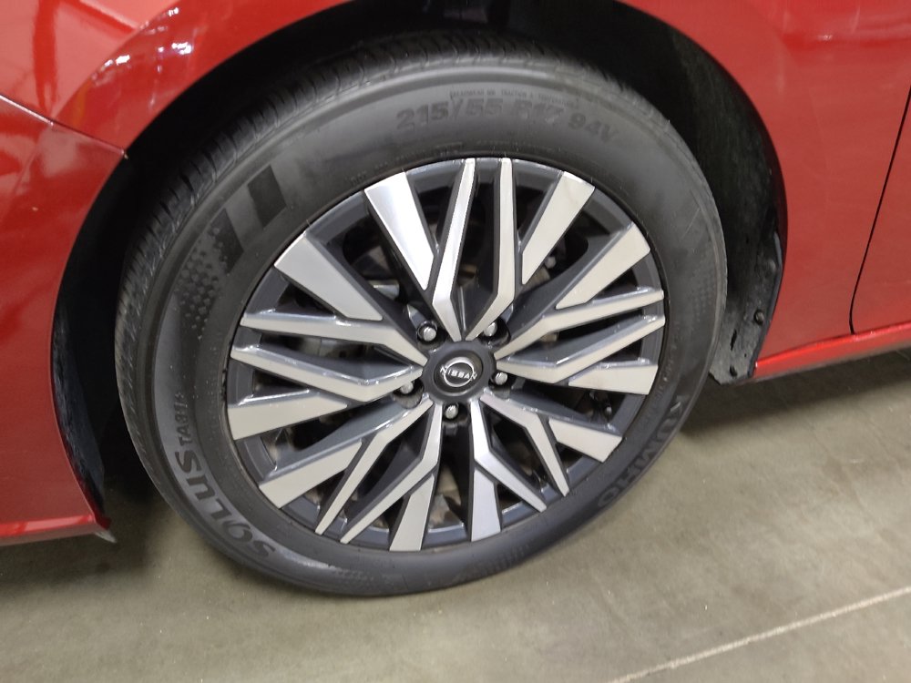 Used 2025 Nissan Altima 2.5 SV FWD image 30