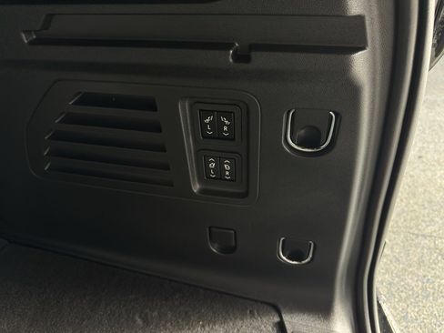 Used 2024 Chevrolet Traverse RS w/ LPO, Floor Liner Package image 12