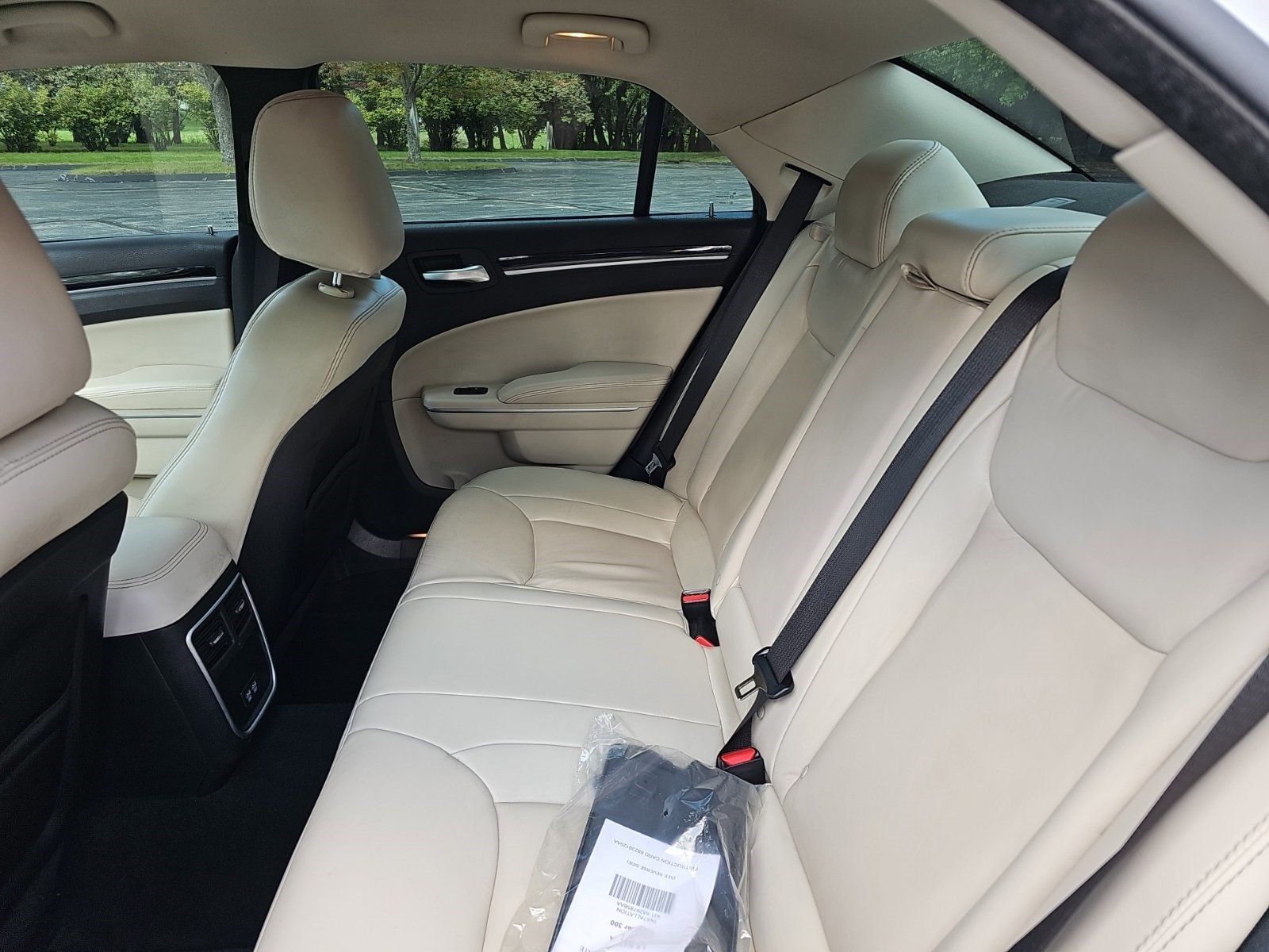 Used 2023 Chrysler 300 Touring L w/ Safetytec Plus Group RWD image 17
