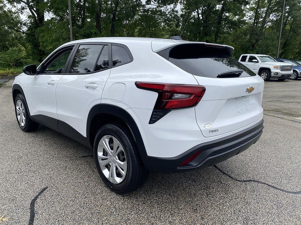 Certified 2024 Chevrolet Trax LS FWD image 26
