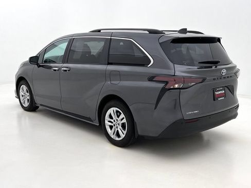 Used 2025 Toyota Sienna XLE w/ XLE Plus Package AWD/4WD image 9