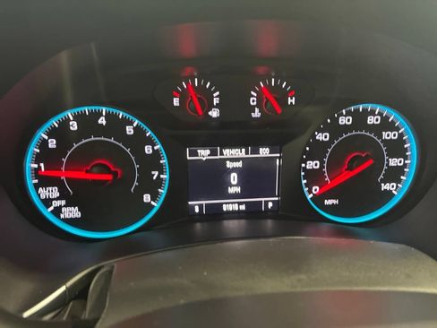 Used 2018 Chevrolet Equinox LT FWD image 19