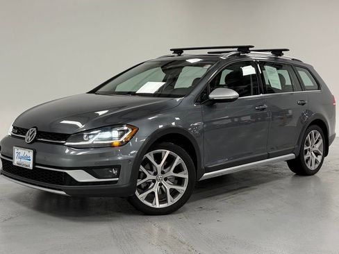 Used 2019 Volkswagen Golf Alltrack SE image 1
