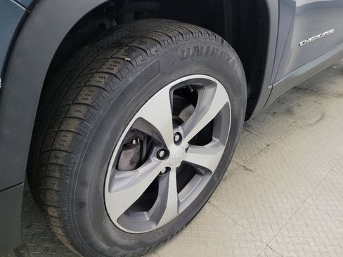 Used 2019 Jeep Cherokee Limited AWD/4WD image 31