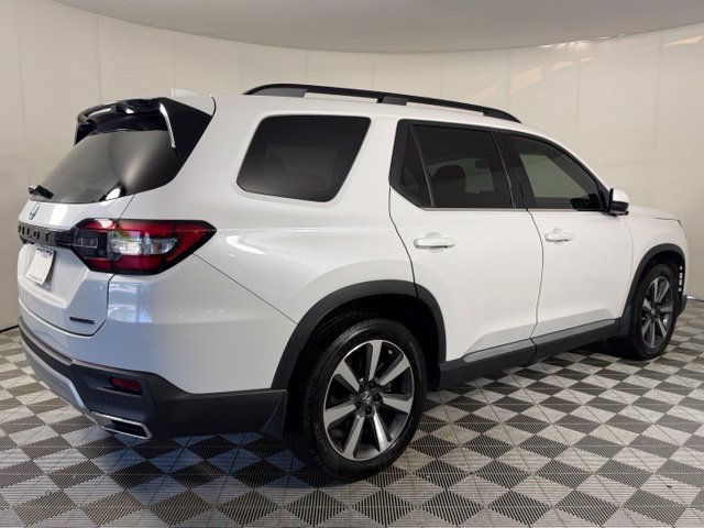 Used 2025 Honda Pilot Touring image 15