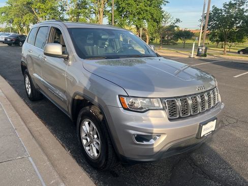 Used 2018 Jeep Grand Cherokee Laredo AWD/4WD image 8