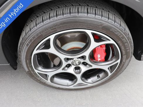 Used 2024 Alfa Romeo Tonale Veloce w/ Premium Interior Package AWD/4WD image 30