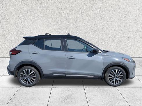 Used 2021 Nissan Kicks SR w/ Exterior Package image 2