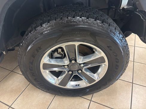 Used 2018 Jeep Wrangler Unlimited Sahara AWD/4WD image 44