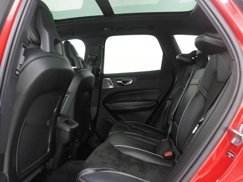 Used 2018 Volvo XC60 T6 R-Design w/ Convenience Package image 15