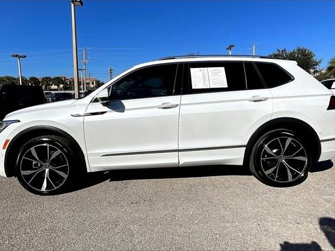 Certified 2024 Volkswagen Tiguan SEL R-Line image 8