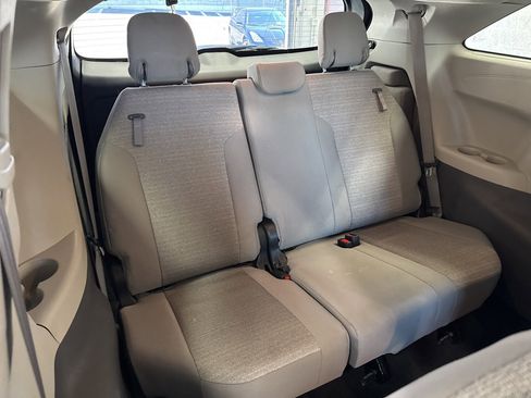 Certified 2021 Toyota Sienna LE image 43