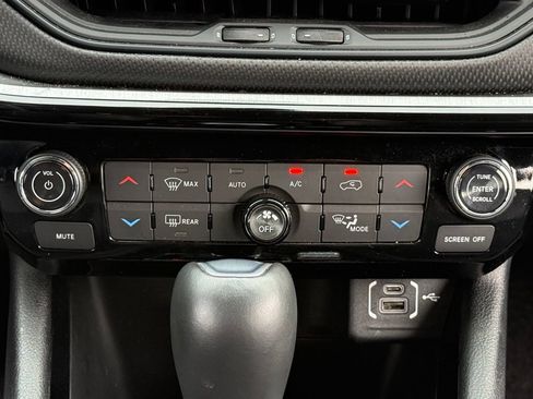 Used 2024 Jeep Compass Trailhawk w/ Trailhawk Convenience Group AWD/4WD image 21