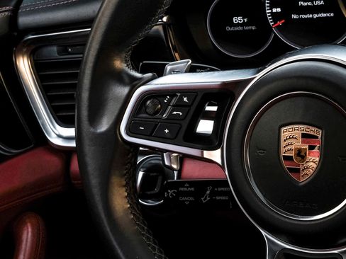 Used 2018 Porsche Panamera image 16