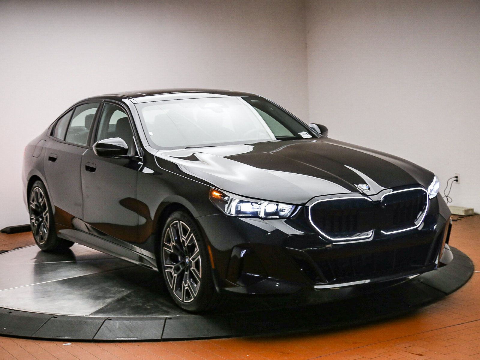 Used 2026 BMW 530i w/ M Sport Package RWD image 3